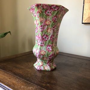 Very pretty poppy & tulip vase. Braum Bros.